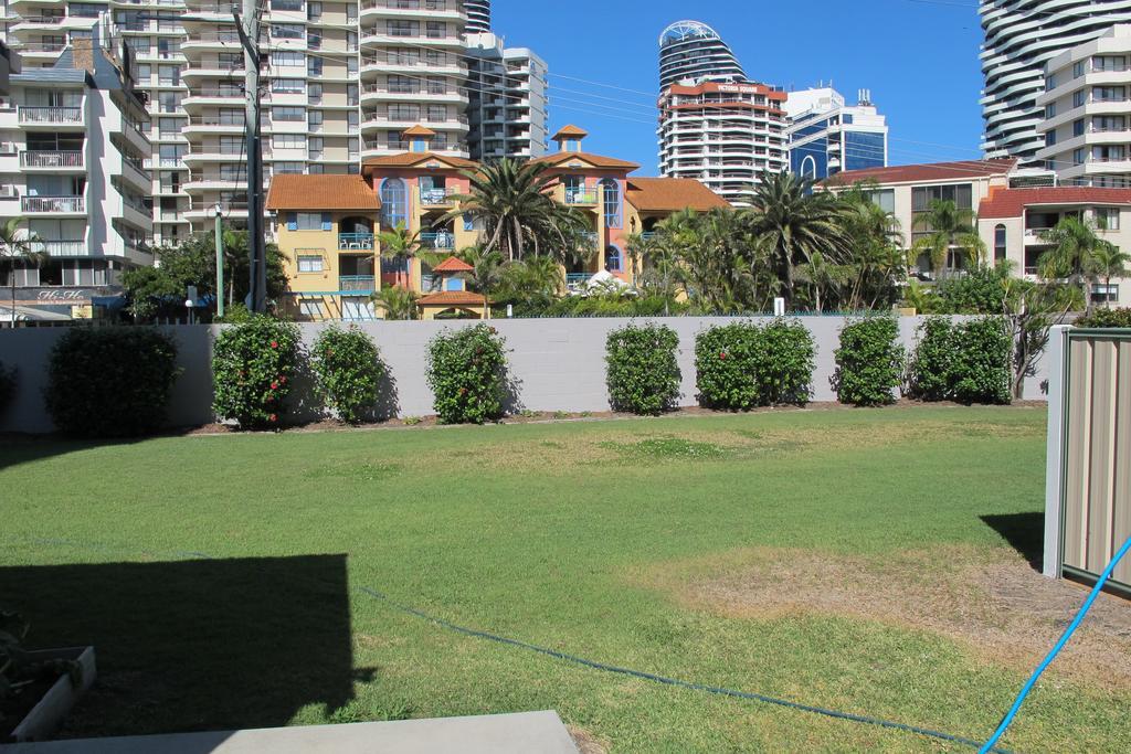 Queensleigh Holiday Apartments Broadbeach Exterior photo